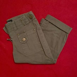 Moda Cargo Capris